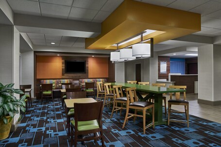 Fairfield Inn by Marriott Myrtle Beach Broadway at the Beach - Image 25