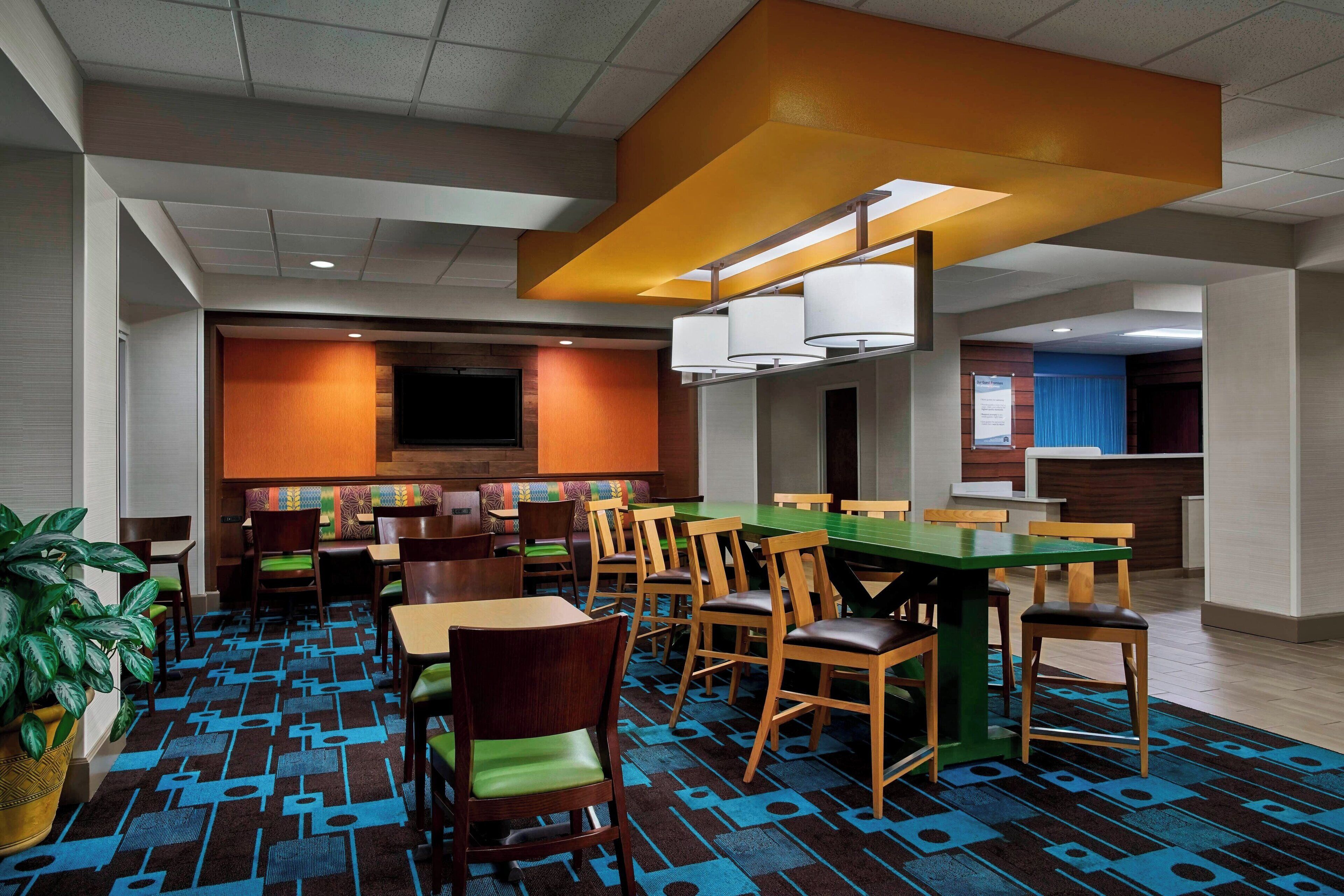 free daily continental breakfast