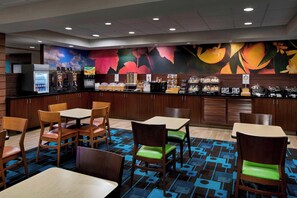 Tägliches inbegriffenes kontinentales Frühstück