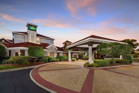 La Quinta Inn Suites by Wyndham Myrtle Beach Broadway Area - Image 5