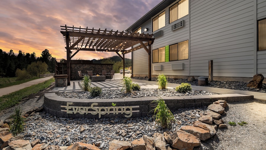 EverSpring Inn & Suites