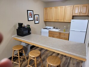 Suite, 1 Queen Bed, Non Smoking | In-room safe, desk, blackout drapes, iron/ironing board