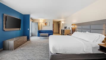 Suite, 1 King-Bett und Schlafsofa | Hochwertige Bettwaren, Betten mit Memory-Foam-Matratzen, Zimmersafe