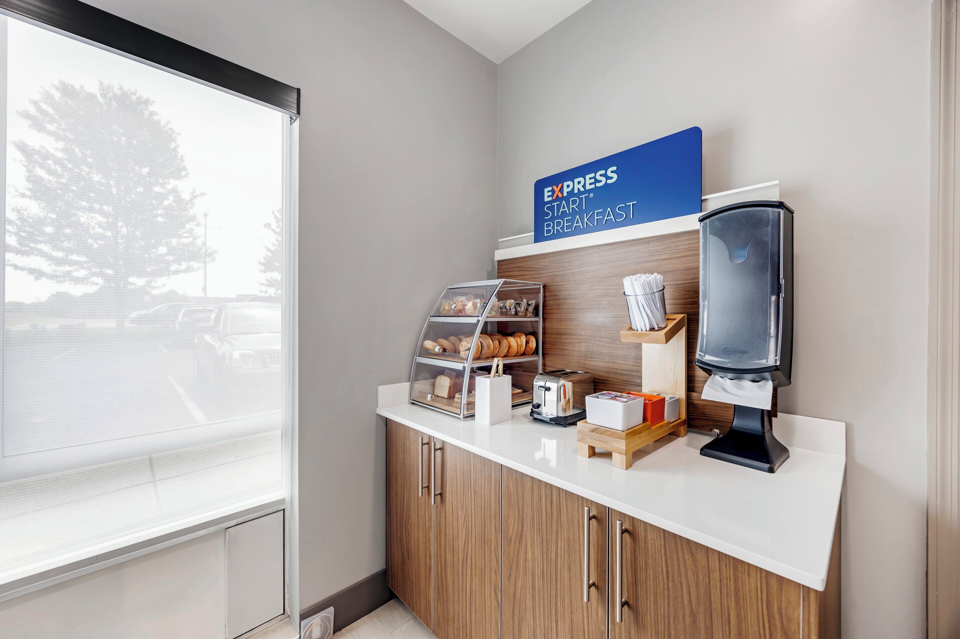 free buffet breakfast