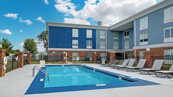 Seasonal outdoor pool, open 9:00 AM to 10:00 PM, sun loungers