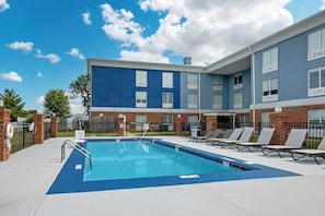 Seasonal outdoor pool, open 9:00 AM to 10:00 PM, pool loungers