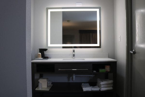 Desk, laptop workspace, blackout curtains, rollaway beds