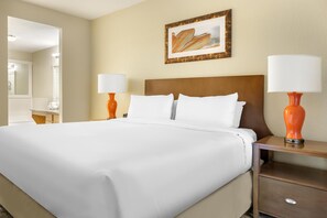 In-room safe, iron/ironing board, free WiFi, bed sheets - Hilton Vacation Club Laurel Crest Pigeon Forge (Pigeon Forge)