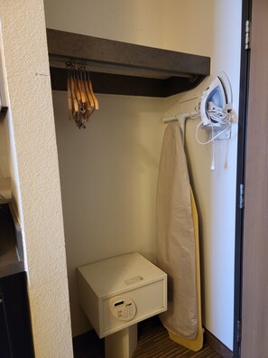 Iron/ironing board