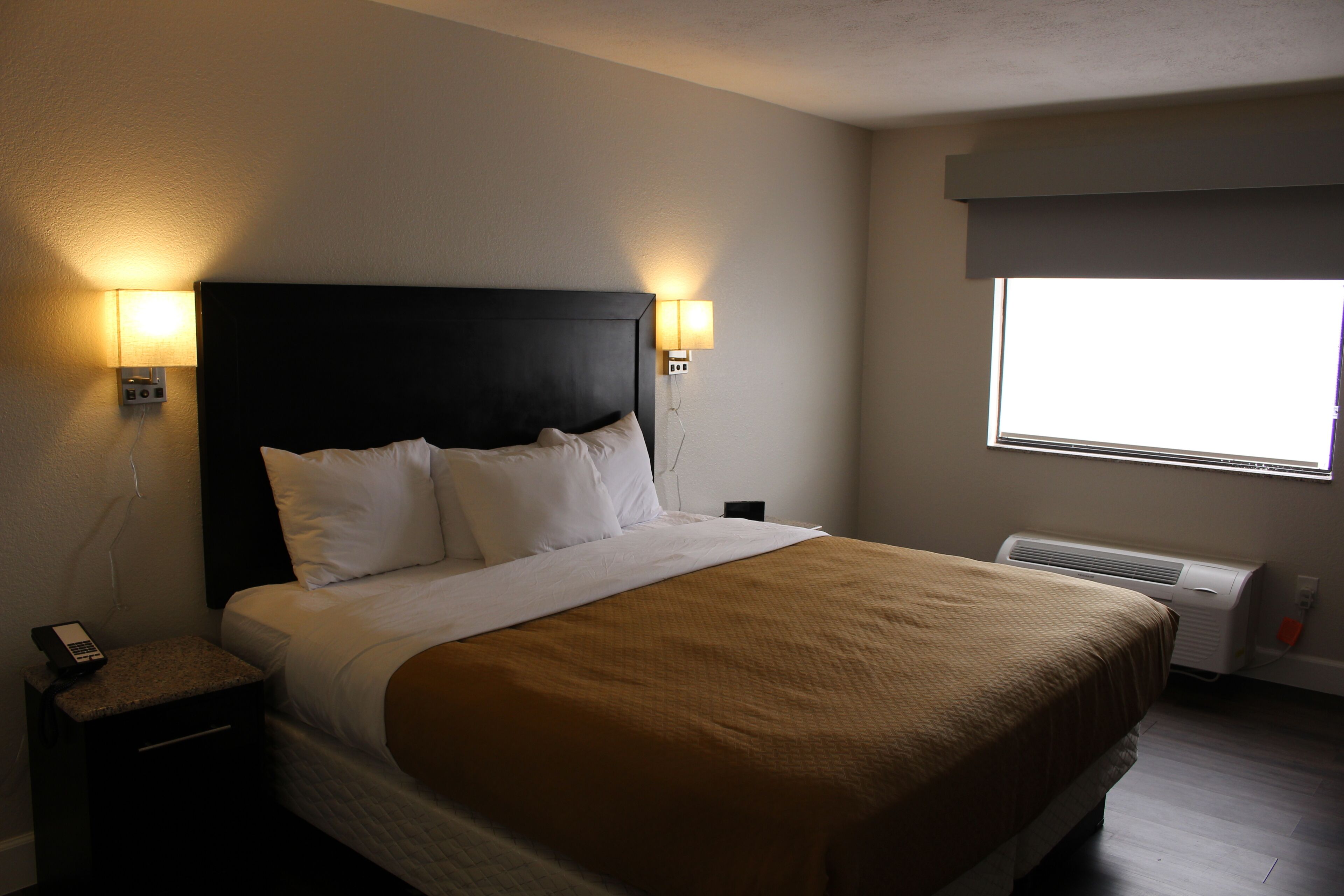 Premium bedding, in-room safe, desk, laptop workspace