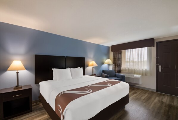 Zimmer, 1 King-Bett, barrierefrei, Nichtraucher | Tempur-Pedic-Betten, Schreibtisch, Verdunkelungsvorhänge