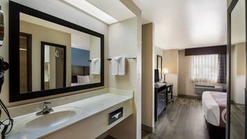 Suite, 1 King Bed with Sofa bed, Non Smoking (2 Person Sofa Bed) | Bathroom