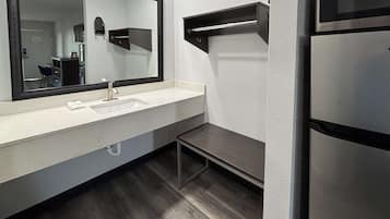 Bathtub, free toiletries, hair dryer, towels