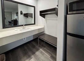 Bañera, artículos de tocador gratuitos, secador de pelo, toallas