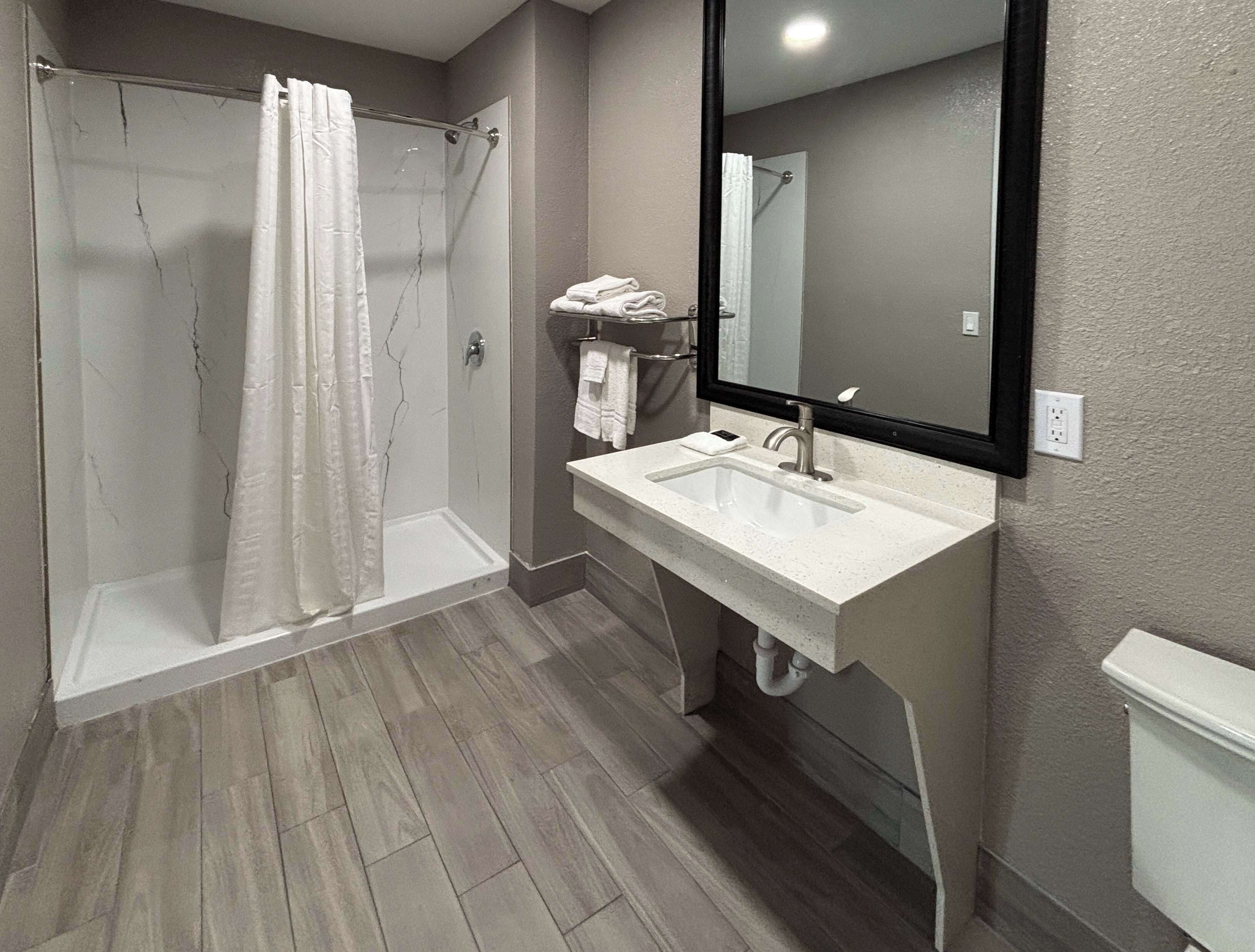 Bathtub, free toiletries, hair dryer, towels