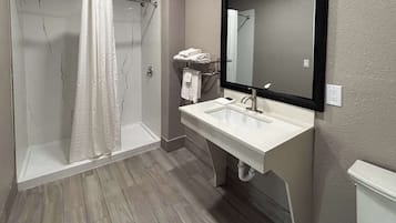 Bathtub, free toiletries, hair dryer, towels