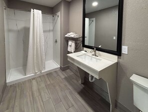Bathtub, free toiletries, hair dryer, towels