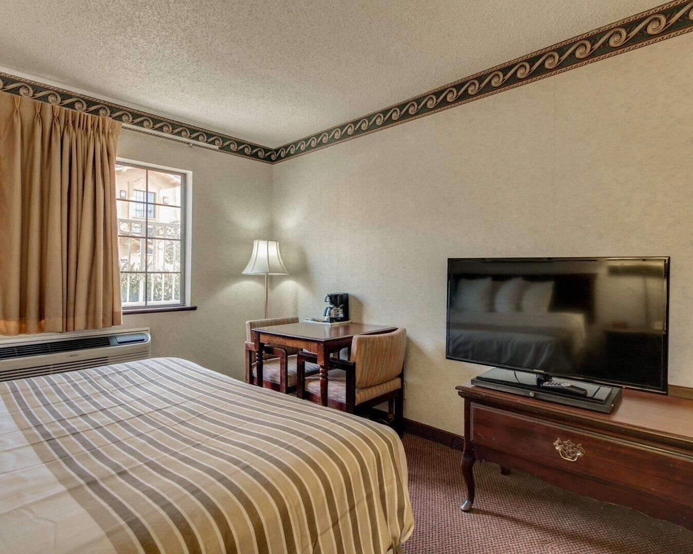 Photo - Econo Lodge Inn & Suites El Paso West