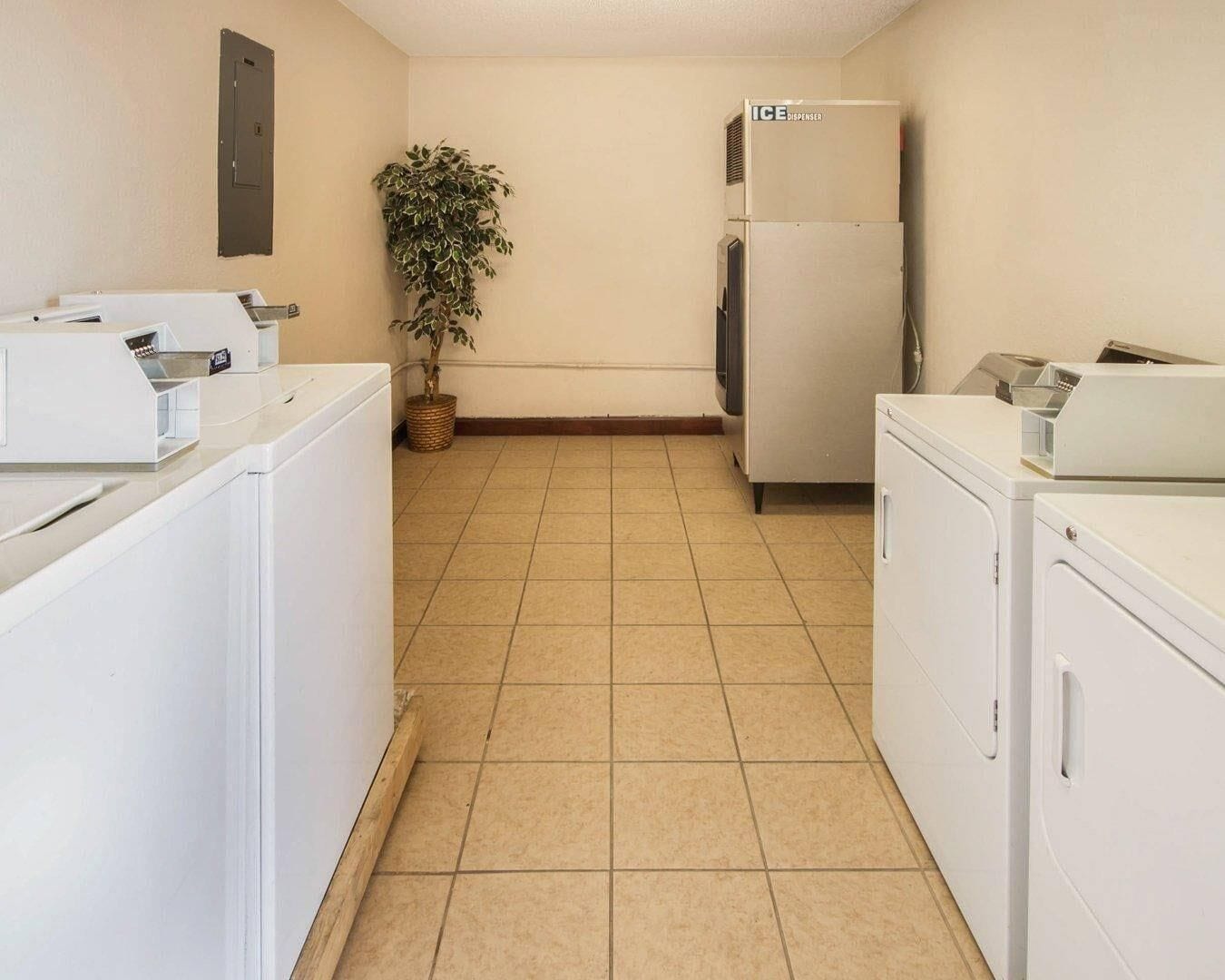 Photo - Econo Lodge Inn & Suites El Paso West