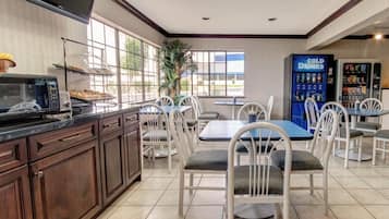 Free daily continental breakfast