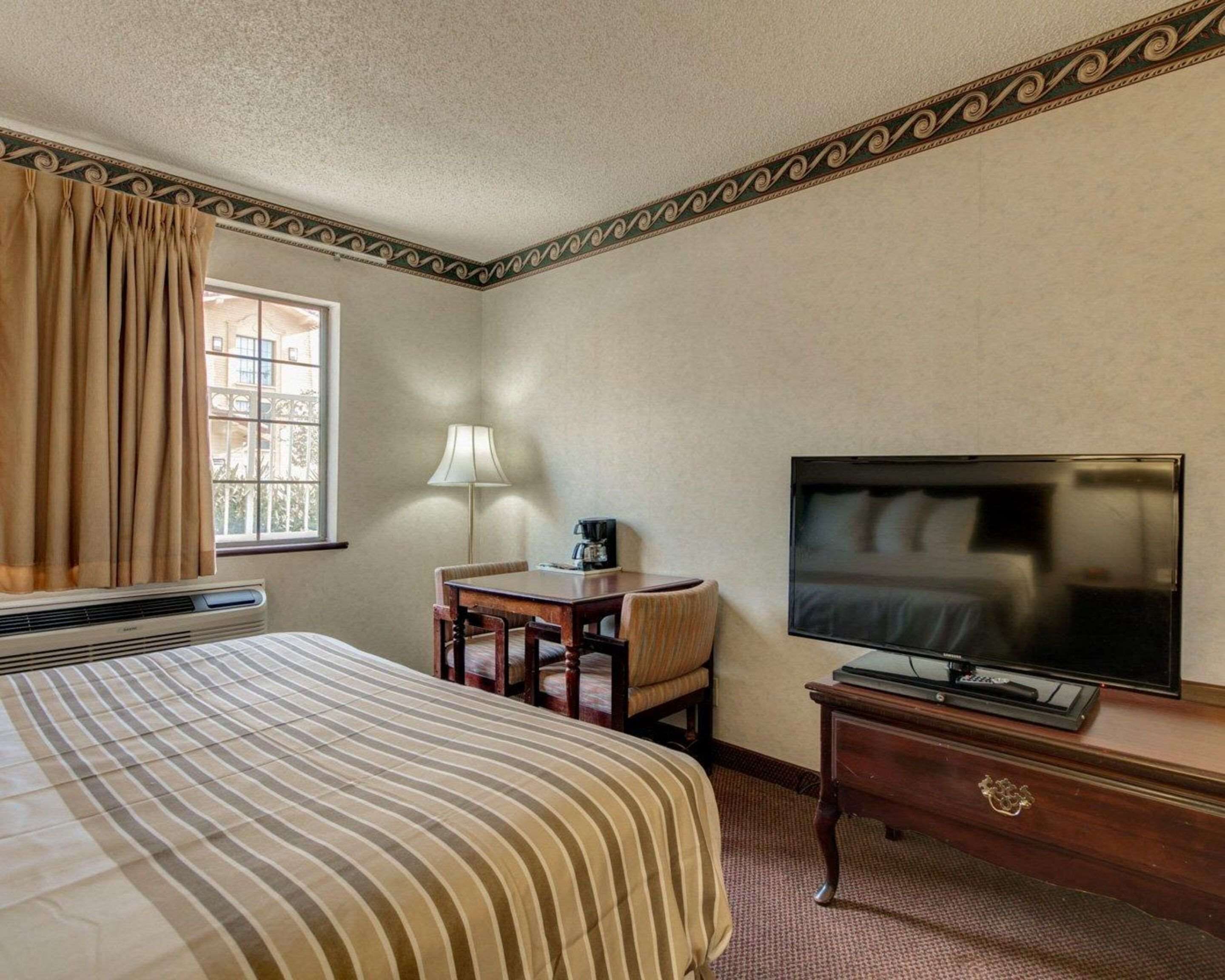 Foto - Econo Lodge Inn & Suites El Paso West