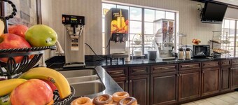 Econo Lodge Inn & Suites El Paso West