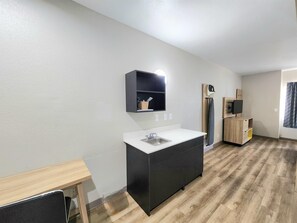 办公桌、隔音、熨斗/熨衣板、免费 WiFi