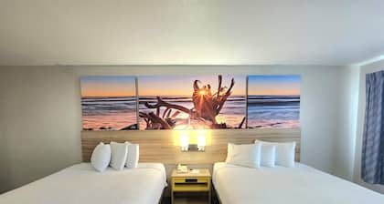 Days Inn & Suites by Wyndham Corpus Christi Central