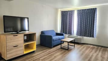 Suite, Nichtraucher (2 King Beds) | Schreibtisch, schallisolierte Zimmer, Bügeleisen/Bügelbrett