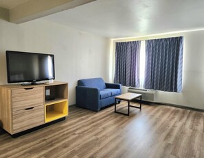 Suite, para no fumadores (2 King Beds) | Escritorio, insonorización, tabla de planchar con plancha y wifi gratis 