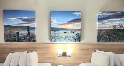 Days Inn & Suites by Wyndham Corpus Christi Central