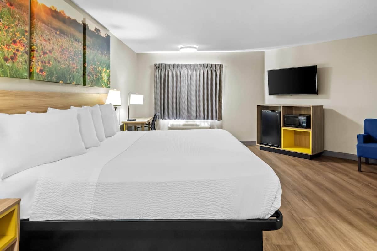 Suite, 1 King Bed | Desk, blackout drapes, free cribs/infant beds, free WiFi