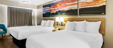 Escritorio, cortinas blackout, cunas gratuitas y wifi gratis