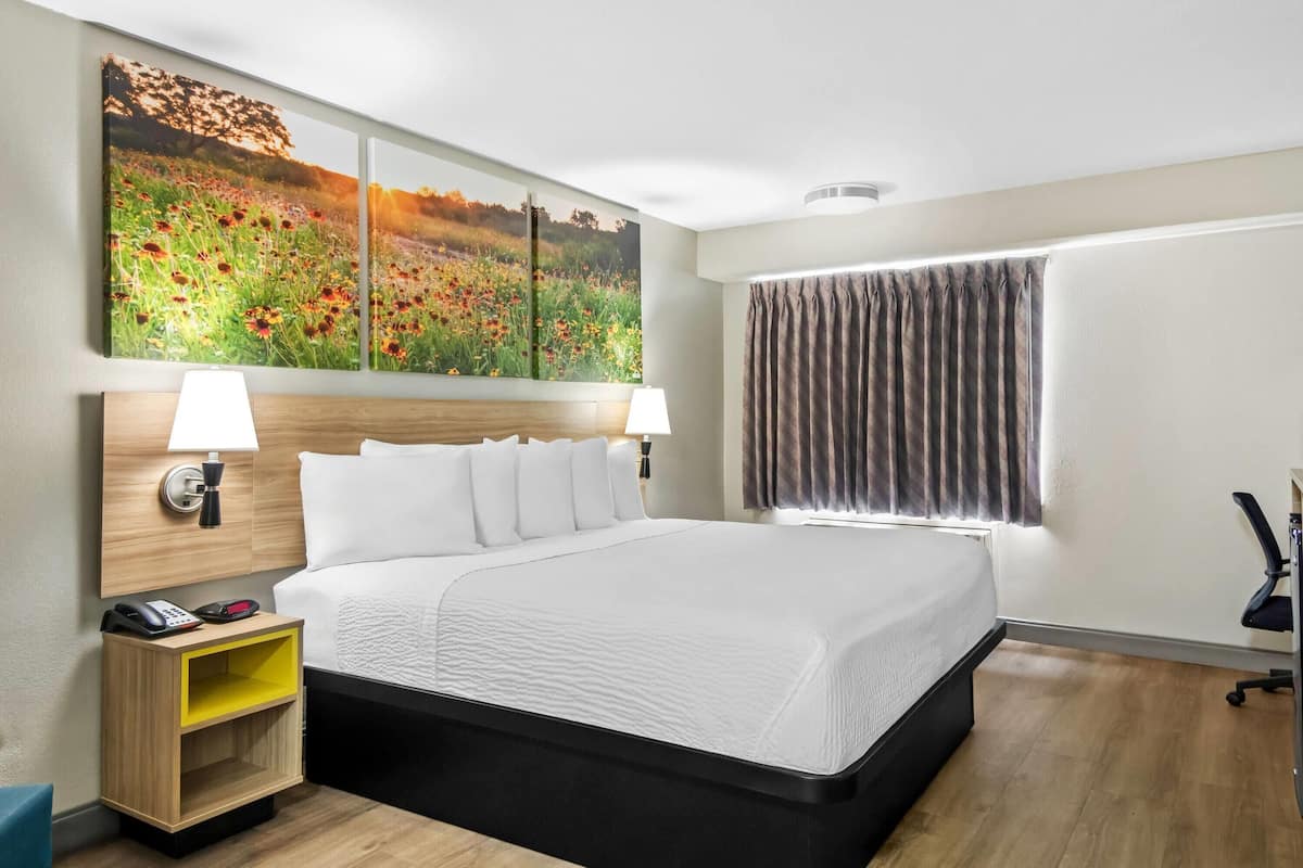 Standard Room, 1 King Bed | Desk, blackout drapes, free cribs/infant beds, free WiFi