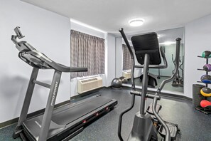 Fitness facility - Days Inn & Suites by Wyndham DeSoto (DeSoto)