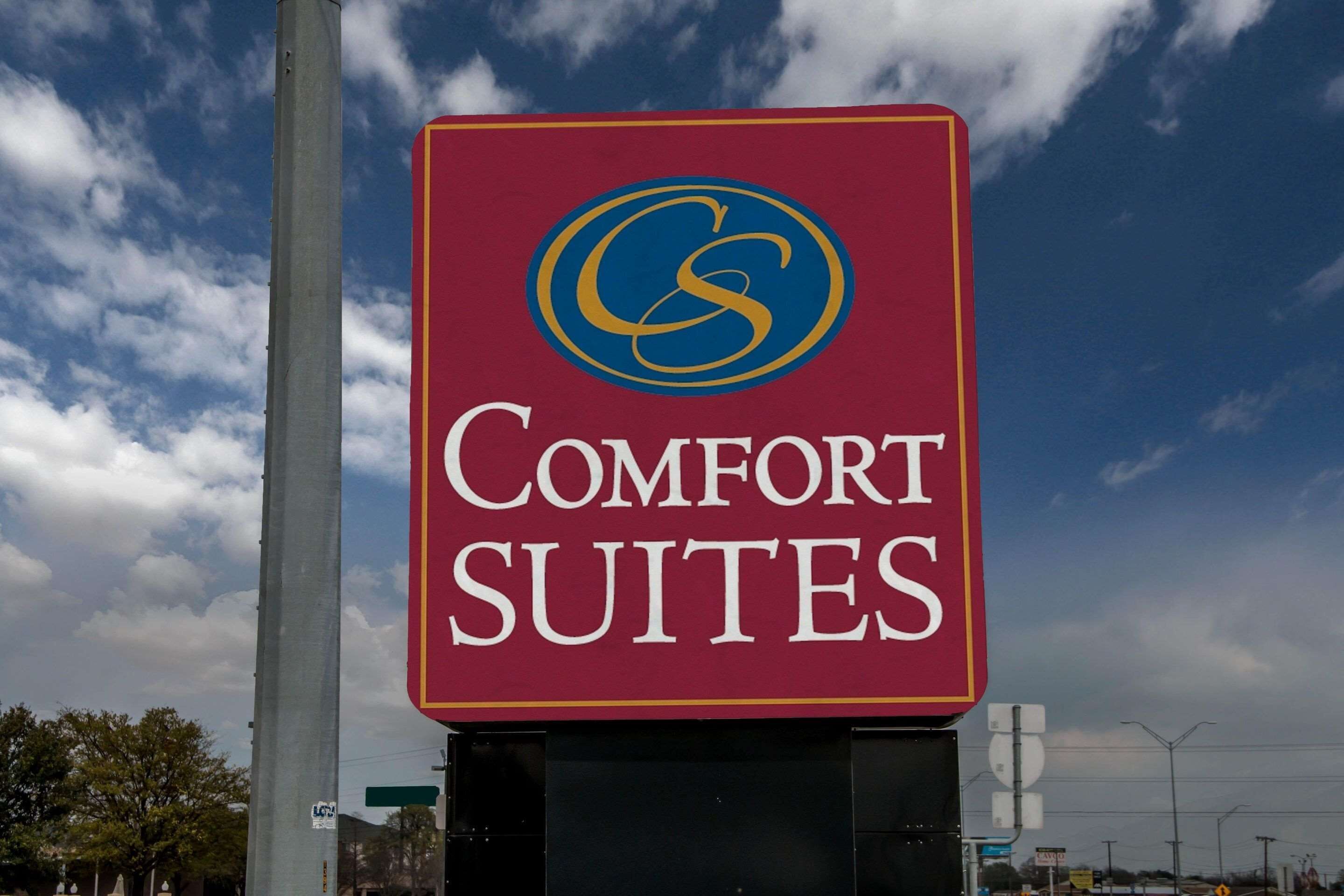A sign for 'Comfort Suites' with a logo and text.