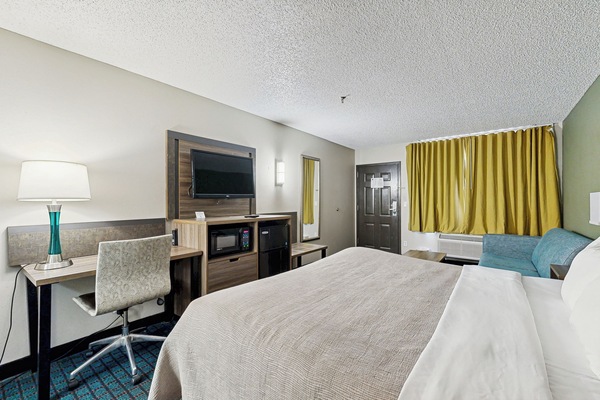 Room, 1 King Bed, Non Smoking (Efficiency) | Desk, blackout drapes, soundproofing, iron/ironing board