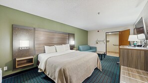 Room, 1 King Bed, Accessible, Non Smoking | Desk, blackout drapes, soundproofing, iron/ironing board