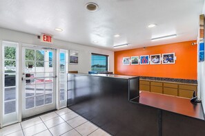 Reception - Motel 6 San Marcos, TX - North (San Marcos)