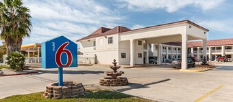 Motel 6 San Marcos, TX - North