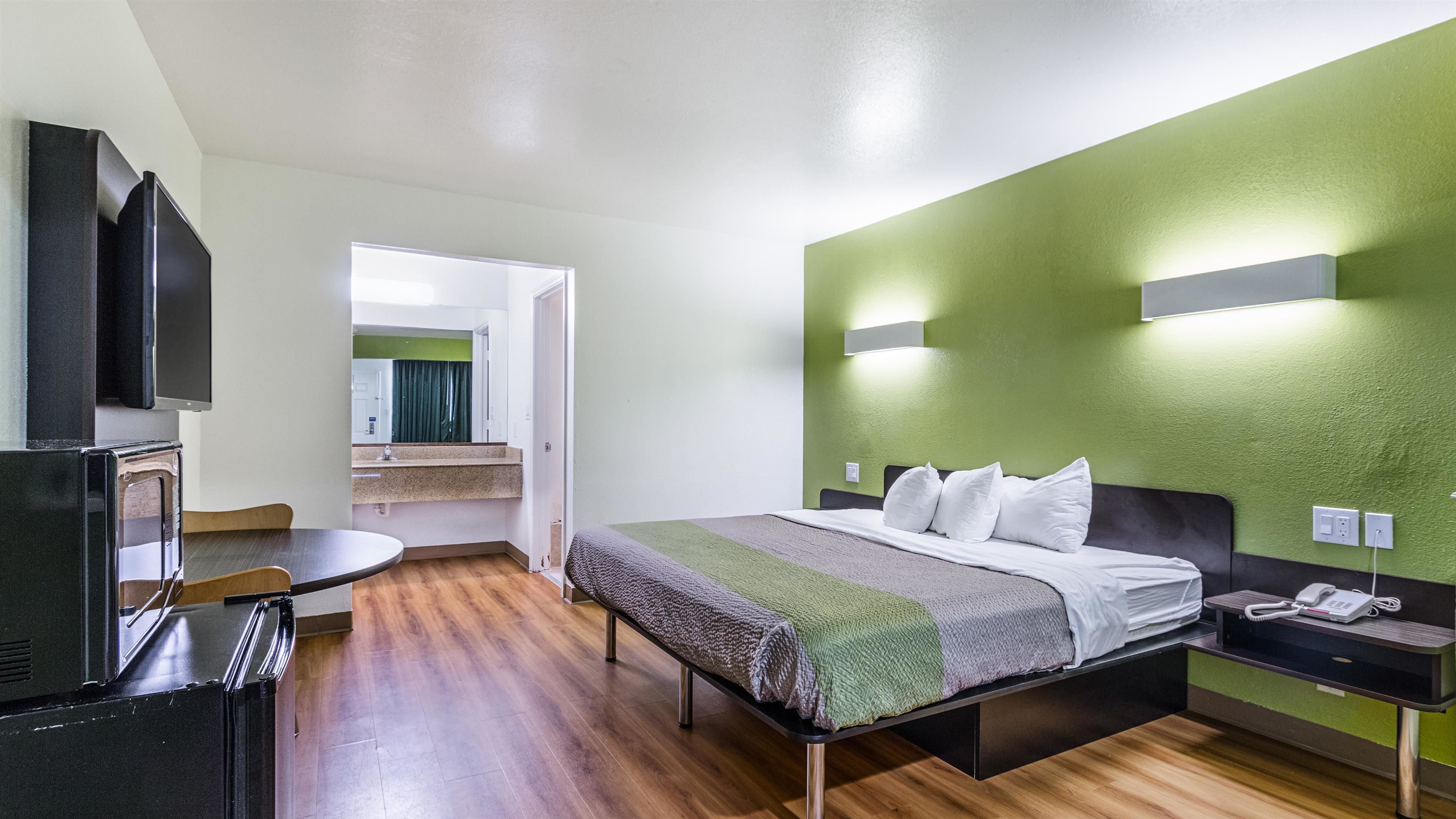 办公桌、遮光窗帘、床单