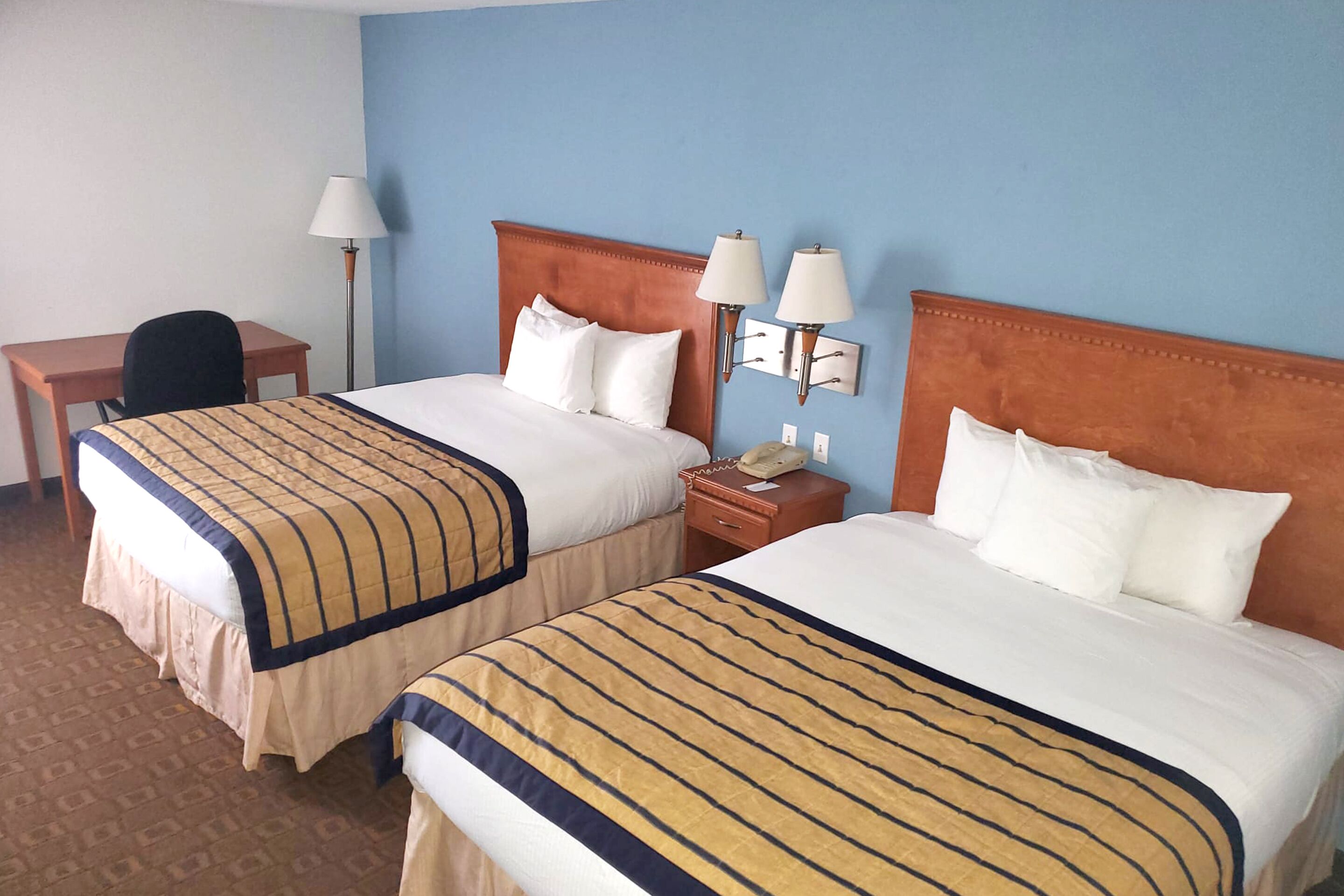 Zimmersafe, Schreibtisch, laptopgeeigneter Arbeitsplatz