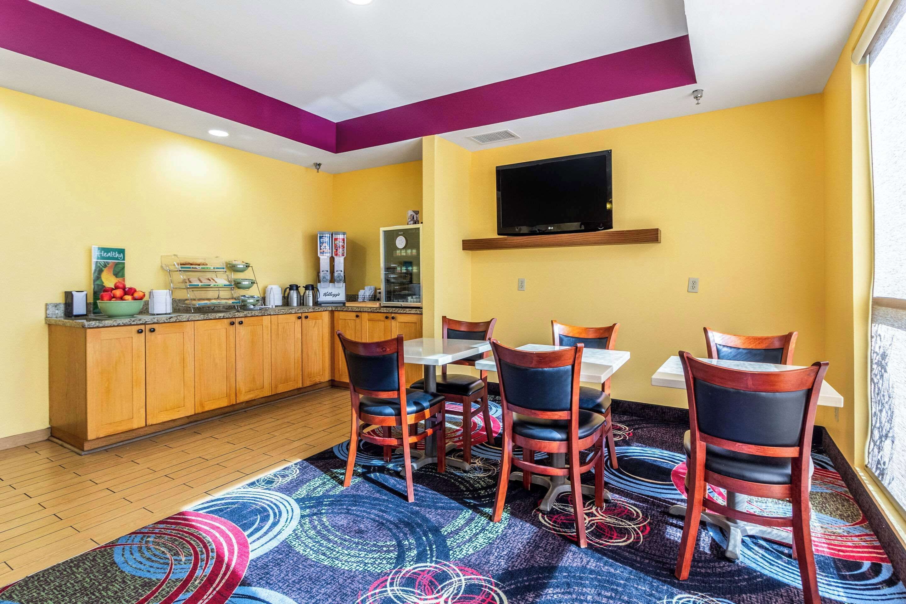 free continental breakfast