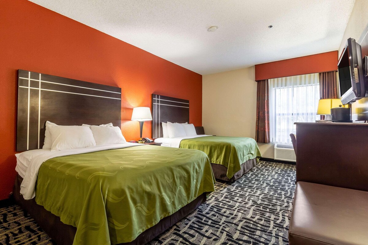2 Queen Beds, Nonsmoking, Accessible
