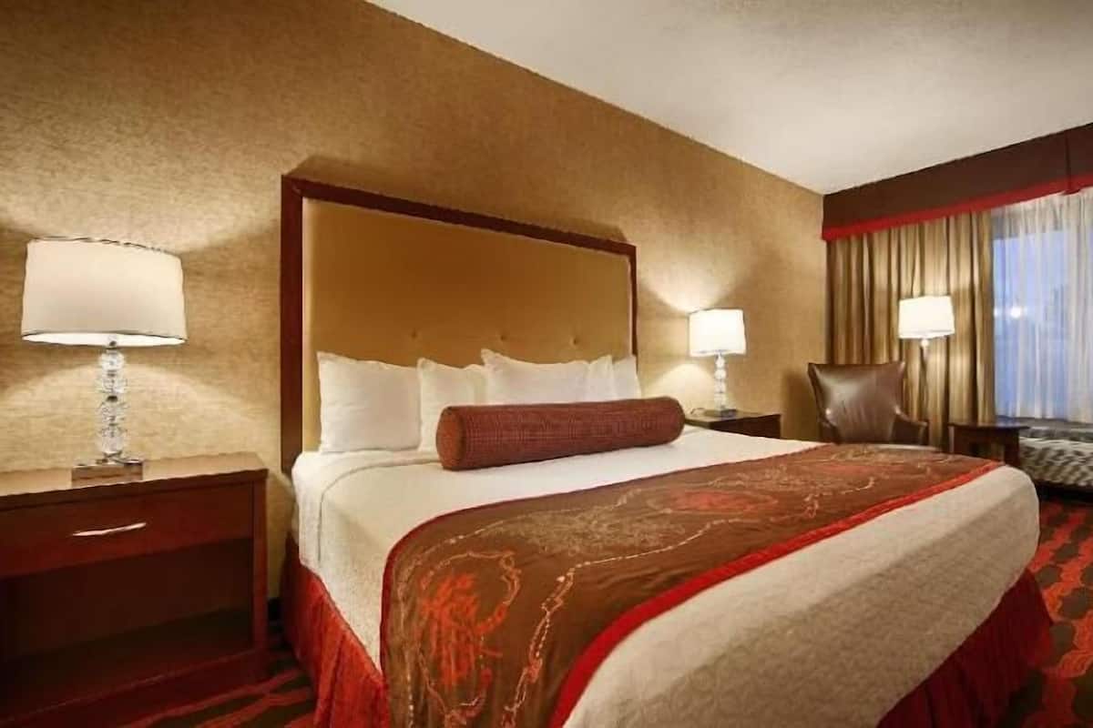 Premium bedding, pillow-top beds, in-room safe, desk