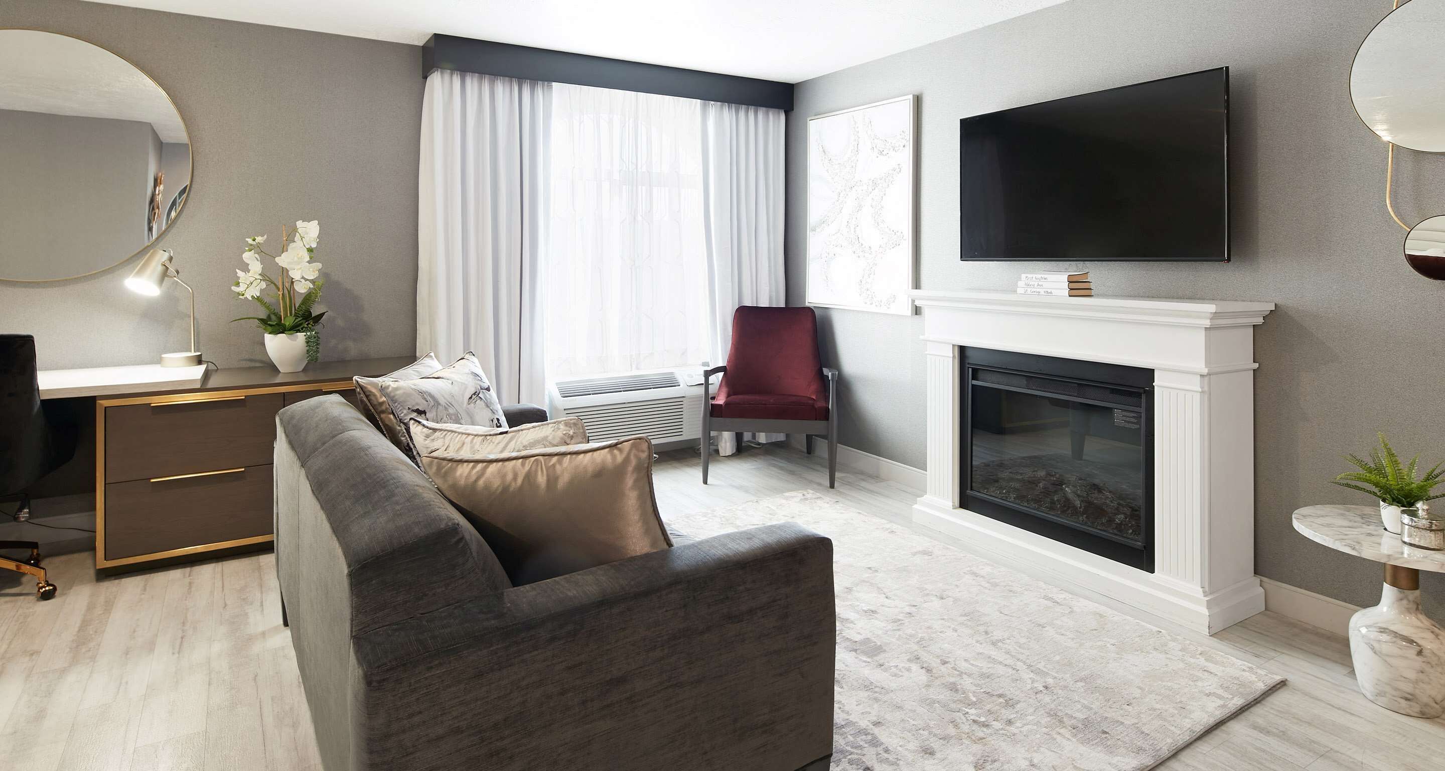 suite, 1 king bed, non smoking, jetted tub (oversized room) | 1 bedroom, premium bedding, pillow-top beds, in-room safe