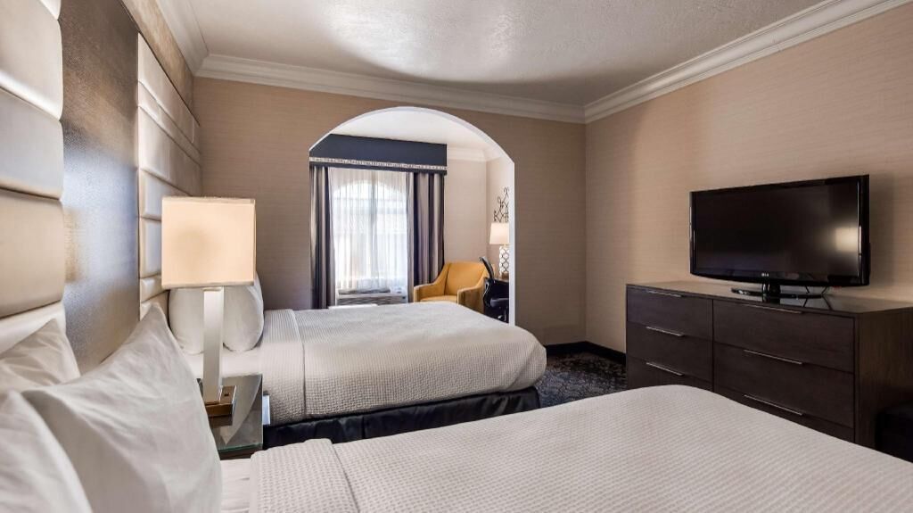 Luxe beddengoed, pillowtop-bedden, een kluis op de kamer, een bureau