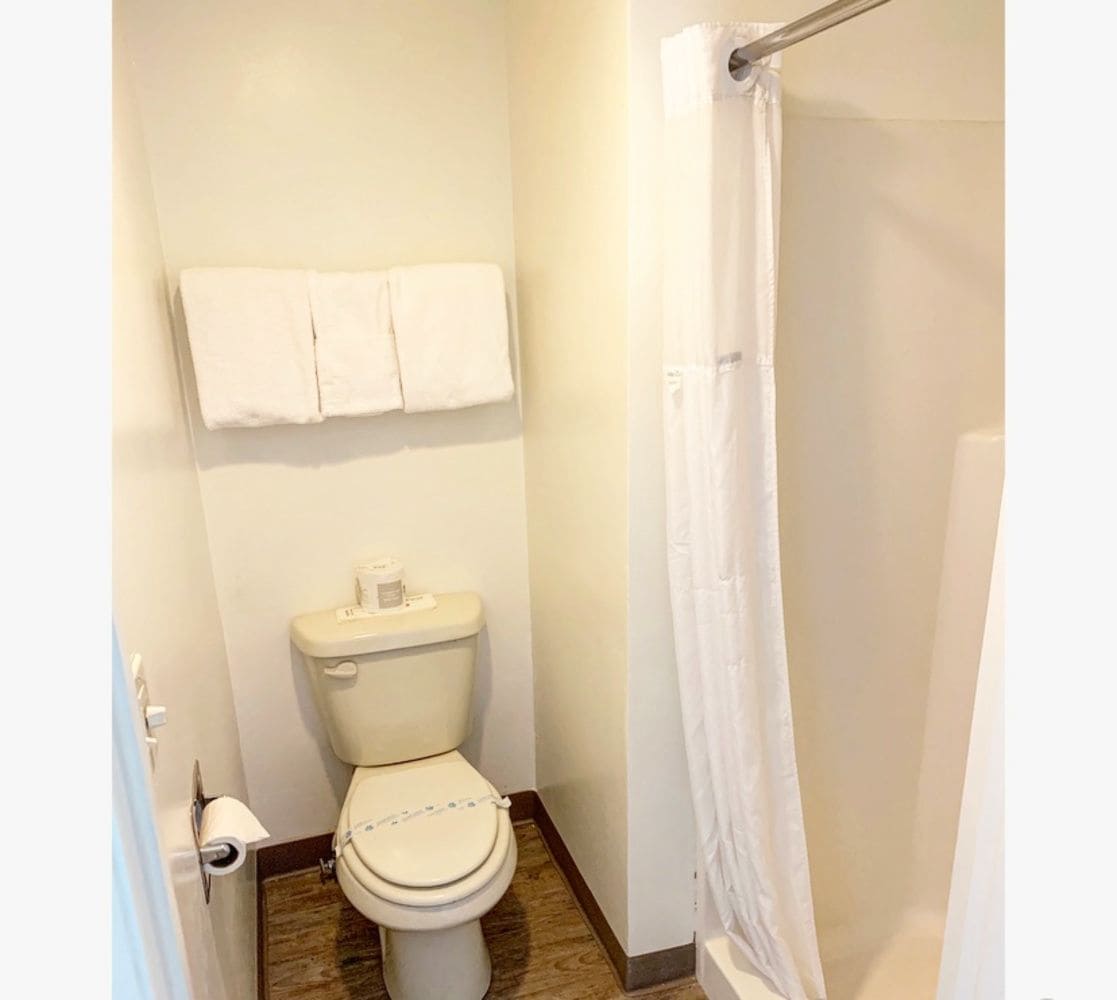 Room, 1 King Bed, Non Smoking, Hot Tub | Bathroom