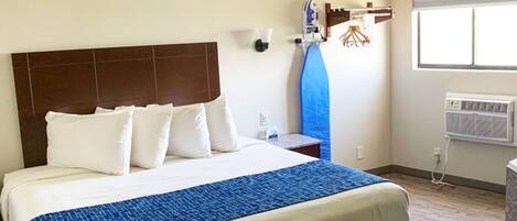 Room, 1 King Bed, Non Smoking, Hot Tub | Desk, laptop workspace, blackout drapes, soundproofing