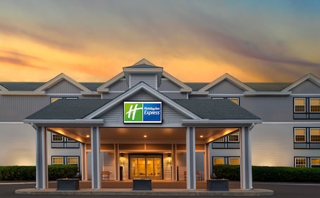 Exterior. Holiday Inn Express St Albans by IHG